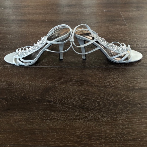 New York Transit Silver Heels | Size 5 - Picture 5 of 9